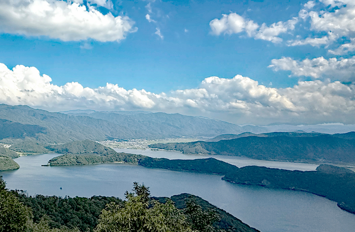 レインボーラインから見えるやぐら（2025年）