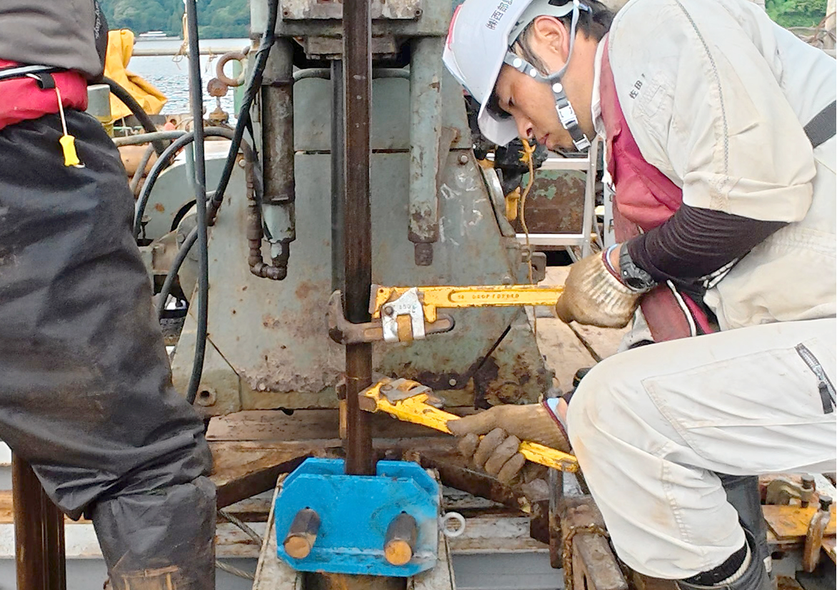 やぐら　掘削作業中